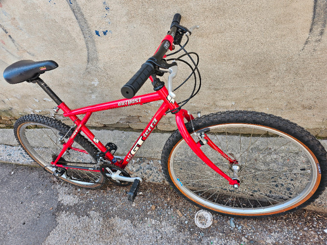 Gt outpost mountain bike 18 inch frame in Mountain in City of Toronto - Image 2