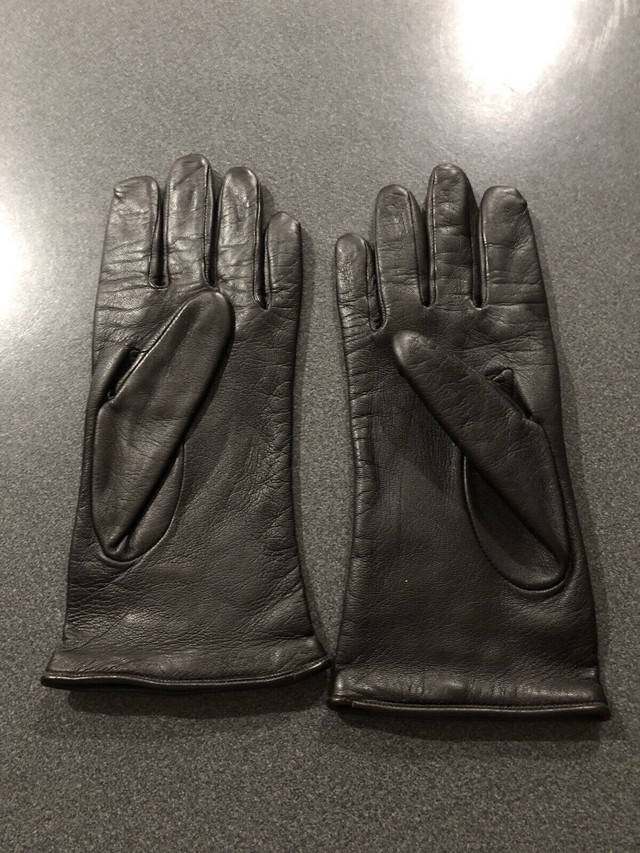 Women’s Danier Leather Gloves in Women's - Tops & Outerwear in Kawartha Lakes - Image 4