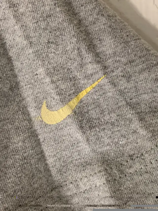 Vintage 90s Nike Spellout Logo Grey Short Sleeve T-Shirt Size S in Men's in Mississauga / Peel Region - Image 4