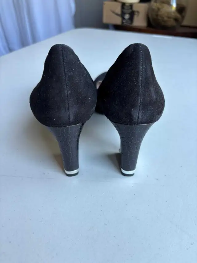 Rockport Heels Size 10 in Women's - Shoes in City of Toronto - Image 2