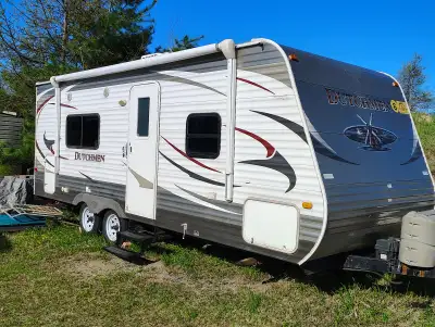 Includes furnace, A/C, TV, power awning, power lift and load-leveling hitch! $11,700 o.b.o. Best to...