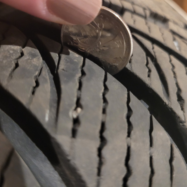 4 pneus d’hiver Goodyear 235/55r18 ultragrip ice avec rims dans Pneus et jantes  à Longueuil/Rive Sud - Image 4