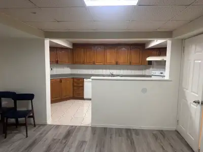 2 bedroom/1bath basement available for rent from oct-1 Close to 401 and square one Bus stop 200 mete...