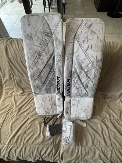 Bauer Vapor X5 Pro intermediate large 32+ goalie pads, View more