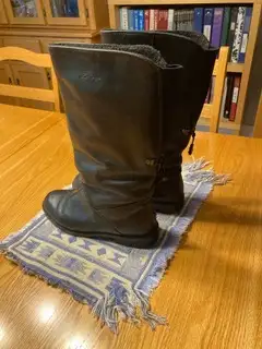 Bottes d'hiver in Women's - Shoes in City of Montréal - Image 2