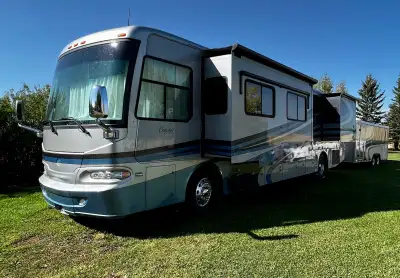 REDUCED 2006 Monaco Camelot MotorHome, 40' model, only 88605 miles and 2063 hrs, loaded with luxury...