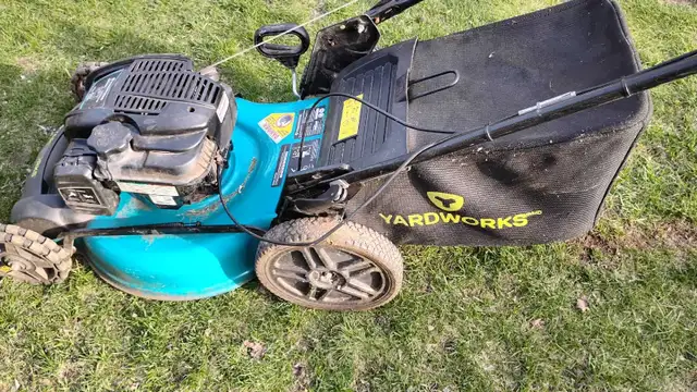 Lawnmower Yardwork self-propelled 1 pull start in Lawnmowers & Leaf Blowers in London - Image 7