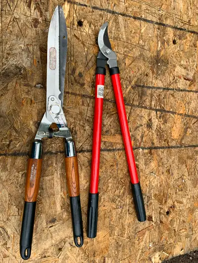 Ciseaux a pelouse craftsman USA 8601 = 15$ coupe branches 24 pouces de long = 15$