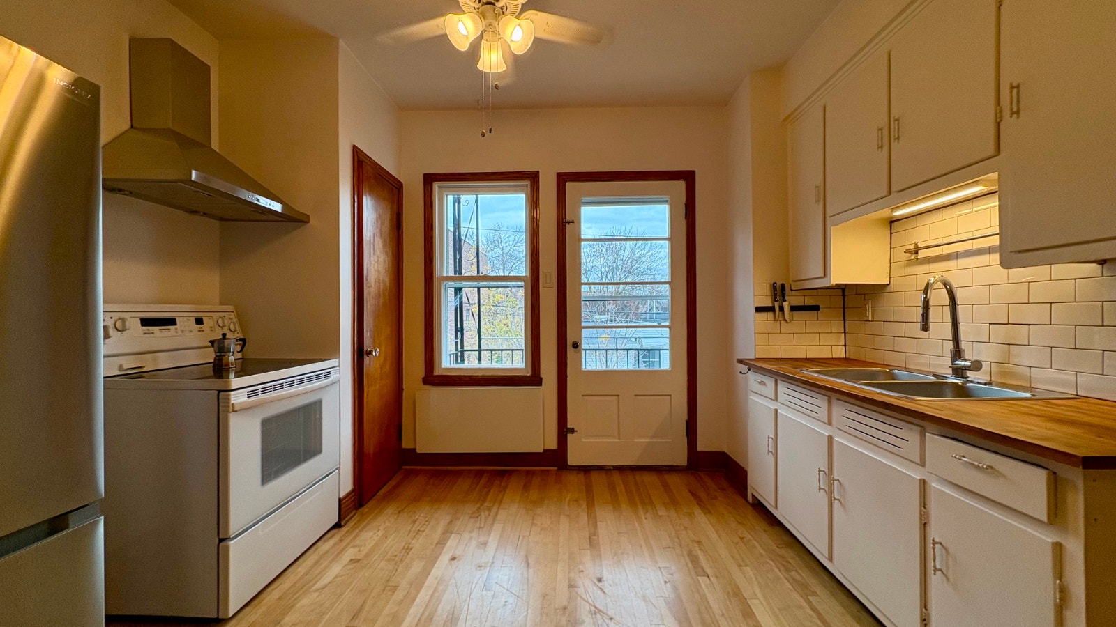 4½ à louer / for rent - Métro Frontenac-Ville-Marie/Centre-Sud — photo 2