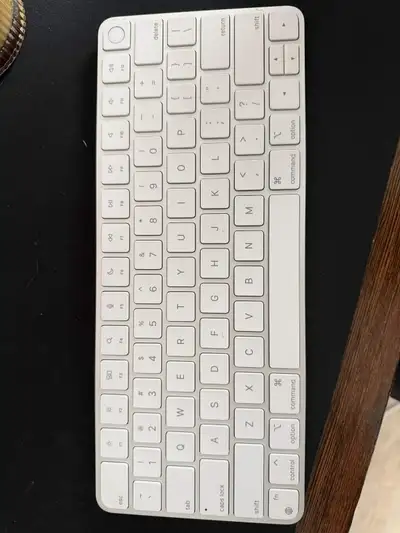 Mac 24 po M1 2021, 16 Go RAM, SSD 2 To, Magic keyboard Touch ID, View more