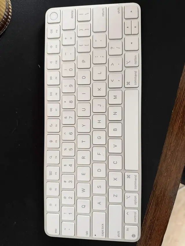 Mac 24 po M1 2021, 16 Go RAM, SSD 2 To, Magic keyboard Touch ID in Desktop Computers in Longueuil / South Shore - Image 2