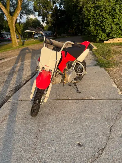 Looking to sell my 2017 Honda CRF50 F. The bike starts super easy, idles very well, and rides very s...