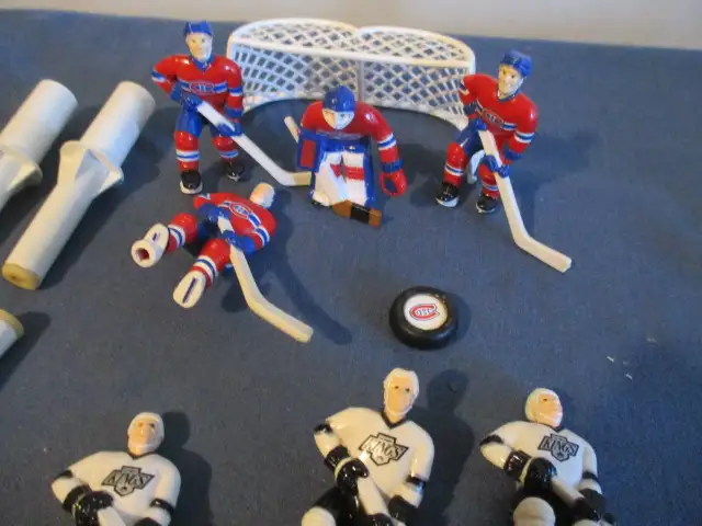 LOT OF 10 PLASTIC HOCKEY PLAYER FIGURES-2 NETS+ NHL-K.S.T.-1989 in Arts & Collectibles in Laval / North Shore - Image 7