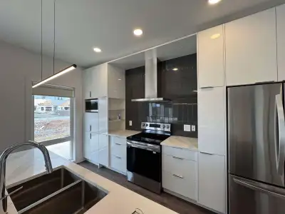 2 BEDROOM | 2 BATHROOM TOWN HOUSE IN SHIRAZ GARDENS – 50+ COMMUNITY Location: Voyageur Way, Hammonds...