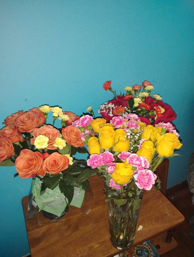 flowers and vase  in Other in Chatham-Kent - Image 3