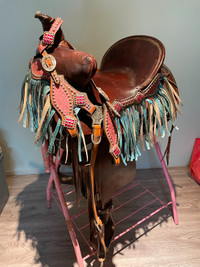 Western saddle, semi QH bars