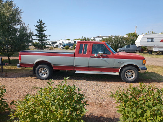 1989 FORD F250 2WD in Cars & Trucks in Medicine Hat
