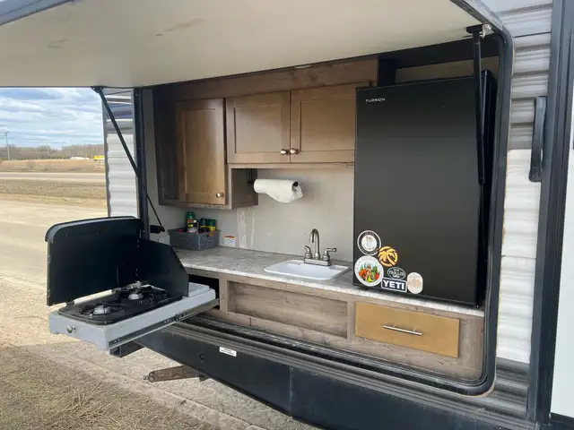 2019 Aspen trail Holiday Trailer  in Travel Trailers & Campers in Fort St. John - Image 6