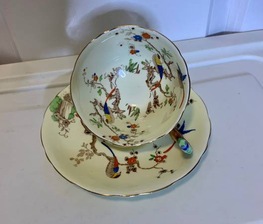 Rare Grafton China BAJ &SONS SCARCE BIRDS ON BRANCHES Bird Handl in Arts & Collectibles in Burnaby/New Westminster - Image 4