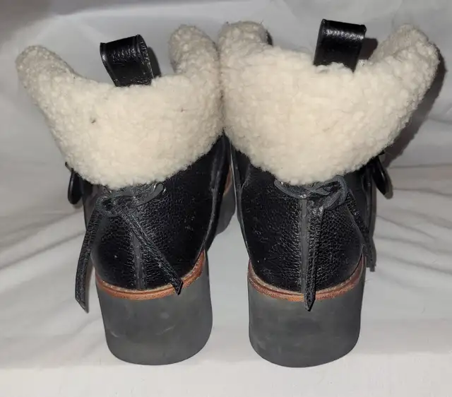 Womens Laurentian Chief Mukluks / Coach Shearling hiker Boots in Women's - Shoes in Red Deer - Image 8
