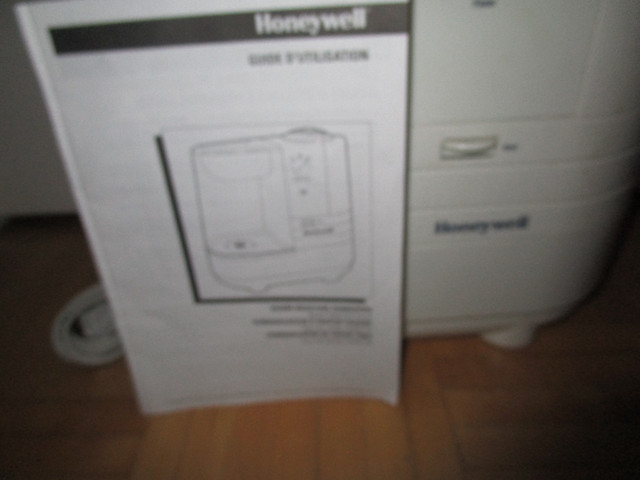 humidificateur HONEYWELL A-1 peu servi  pour endroit sec 25 $ ! in Heaters, Humidifiers & Dehumidifiers in Laval / North Shore - Image 2