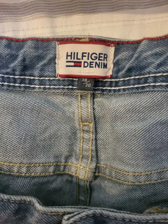 Tommy Hilfiger Jeans mens 38/30 in Men's in Oshawa / Durham Region - Image 3