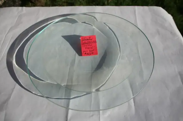 SELF BALANCING Glass Serving Plate or Centre Piece Bowl COOL!!63005668519555123