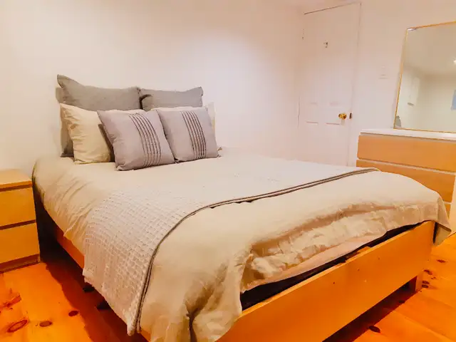 Bloor & Ossington - Downtown Toronto Suite