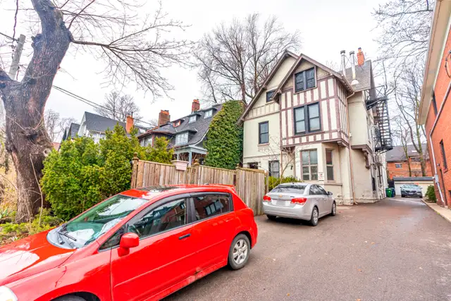 BEAUTIFUL 5BR MULTILEVEL YORKVILLE COACHHOUSE - VERY EXCLUSIVE!