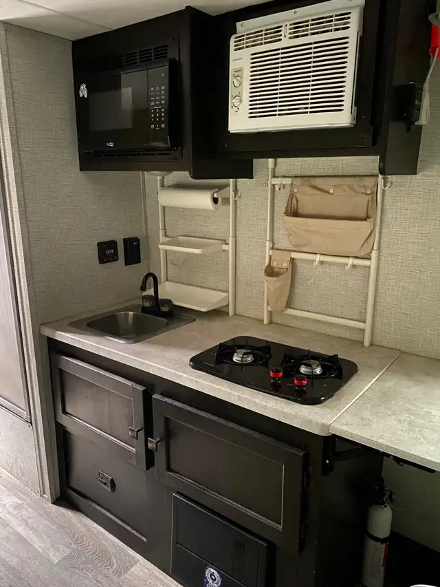 Rugged, Off-Grid, Compact Trailer in Travel Trailers & Campers in Comox / Courtenay / Cumberland - Image 6