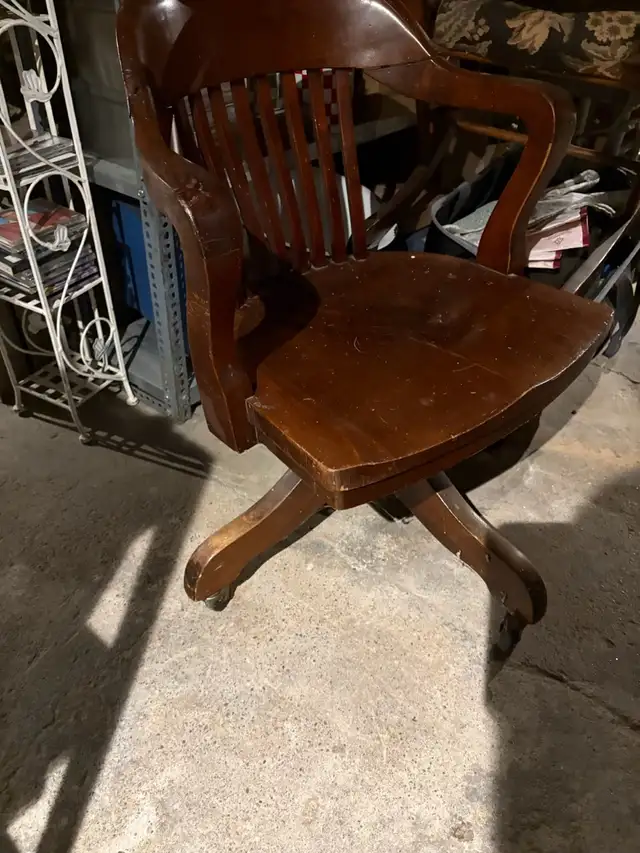 Vintage wood office chair in Chairs & Recliners in Markham / York Region - Image 2