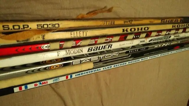 Hockey Stick Leafs Game Used or Potvin  Phaneuf or Cam Ward in Arts & Collectibles in City of Toronto - Image 5