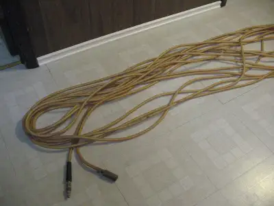 100 Feet Hybrid Polymer Compressor Air Hose in great condition. * 100 feet long * 300 PSI working pr...