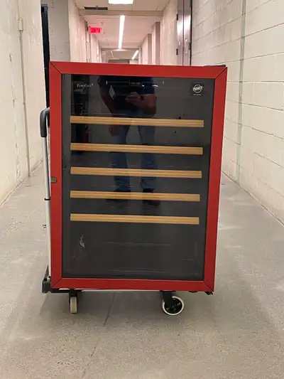 Eurocave 27" Cellier à vin Modèle : V- Prem -S , 1 température , capacité 83-100 bouteilles, cellier...