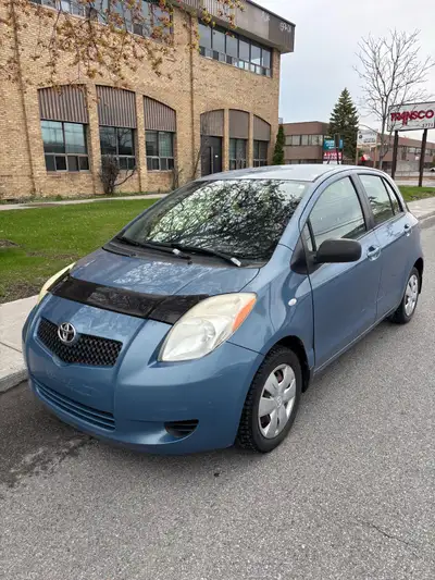 Toyota yaris 2007 automatique Km : 110700 Vitres manuelles Air climatisé Pneus d’hiver
