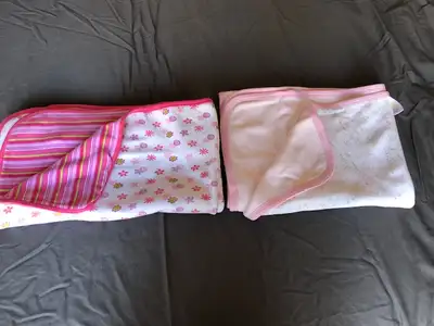 2 couvertures / blankets, View more