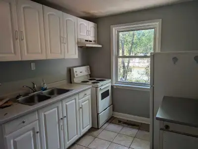 1 BDRM UPPER