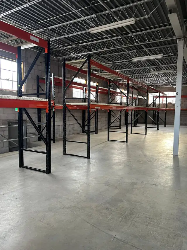 Warehouse space with Amenities in Commercial & Office Space for Rent in City of Toronto - Image 3