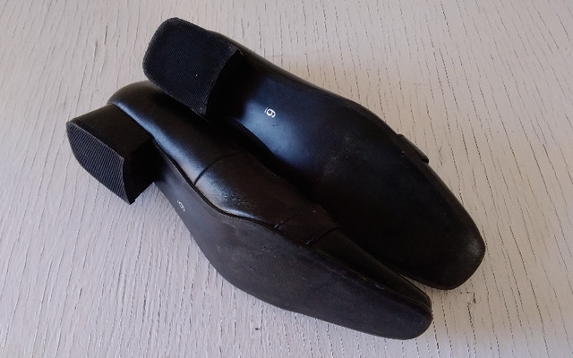 Chaussures - souliers noirs peu portés dans Femmes - Chaussures  à Ville de Québec - Image 3
