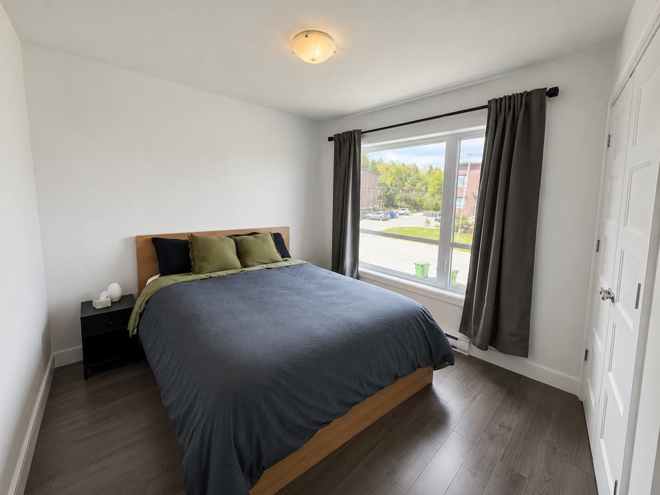 Près du CHUS - 4 et demi très éclairé - Appartement style condo 3