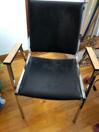 Chair/ chaise noir