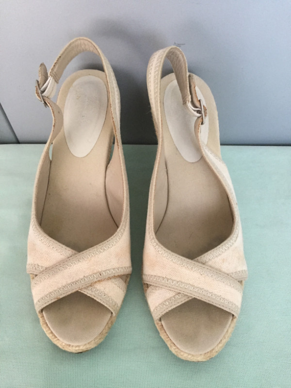 Banana Republic Beige 4" High Wedge Sling Back Sandals - Size 7 in Women's - Shoes in City of Toronto