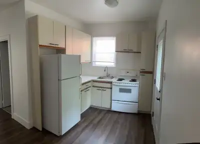 Clean two bedroom close to downtown washer/dryer one car parking central air Call to view 519-939-19...