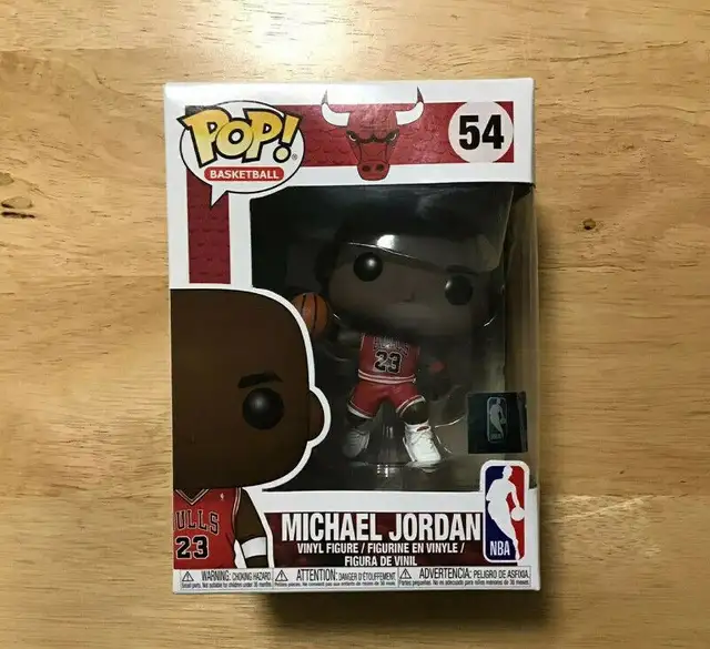 Funko Pop Basketball#54 Michael Jordan Chicago Bulls w/Protector in Arts & Collectibles in Longueuil / South Shore - Image 2