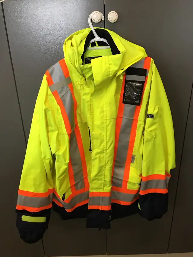 Winter Workers Jacket in Men's in Strathcona County - Image 4