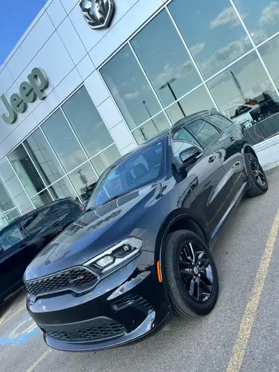This pre-owned Dodge Durango is a powerful and reliable SUV, perfect for those needing extra space a...