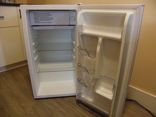Small fridge in Refrigerators in Lethbridge - Image 2