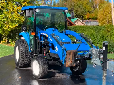 Tracteur NEW HOLLAND modèle Boomer 3050, 2010, 4x4, seulement 620 hrs, 1 seul propriétaire. 50hp. At...