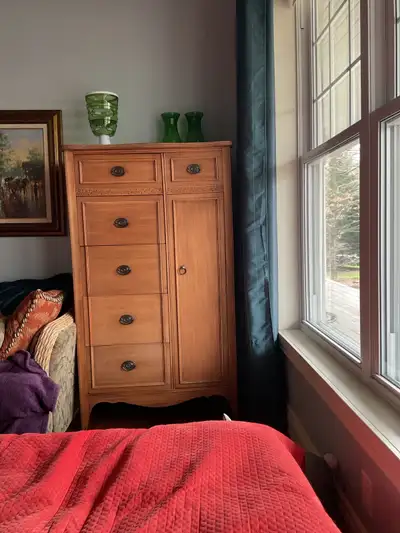 Belle armoire antique très propre, 5 tiroirs et petite penderie