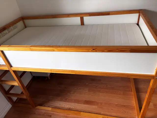 Lit IKEA pour enfant à étage in Beds & Mattresses in Laval / North Shore - Image 4